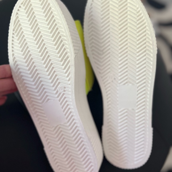 Never worn Jessica Simpson Yellow Ezira Platform slides - Picture 3 of 8